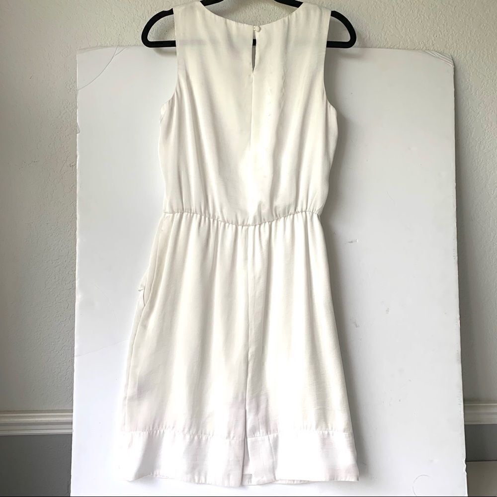 VINCE CAMUTO WHITE FLOWY DRESS - Picture 6 of 7